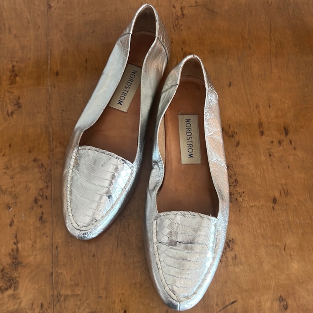 NORDSTROM EUC Supple Metallic Silver Foil Leather Loafers Ballet Flats SZ 10 M